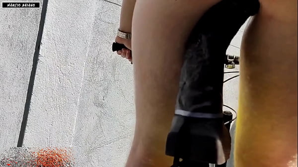 Image CICLISTAS GOSTOSAS SENTANDO EM ROLAS GROSSAS NA BICICLETA
