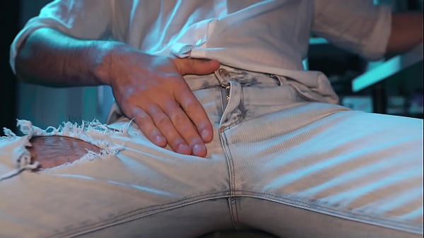 Image Jerks off his cock with lots of lube. Handjob sounds from Noel Dero and a loud orgasm. CLOSE UP 4K