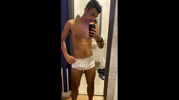 Image negro roludo no hotel sozinho esperando pra comer um cuzinho