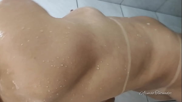 Image Fazendo a barba da perseguida,a Larissinha,a xota, suvaco peludo feitiche