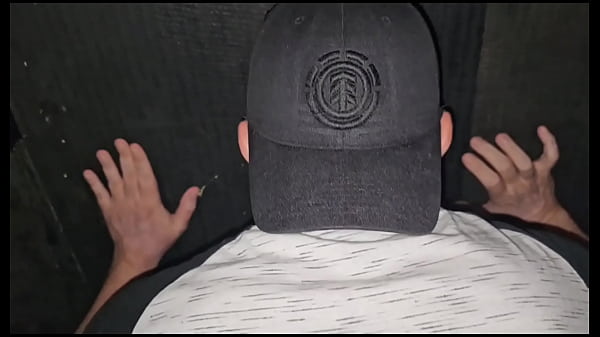 Image COROA S&Oacute_ QUERIA SE ALIVIAR, ENTROU EM UMA CABINE DE SEXO E PEGOU DUAS ROLAS GRANDES.