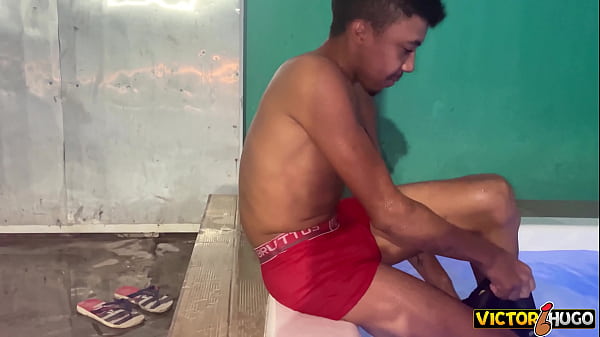 Image Vendedor De Rede Fodendo Com Cliente Na Piscina