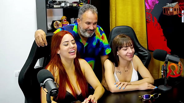 Image Binho Ted Chupa bem gostoso a buceta rosa da Ninfeta na mesa do Podcast, o Ruan fica sem Palavras! - Podcast P&aacute_pum no Barraco - Ela Manda
