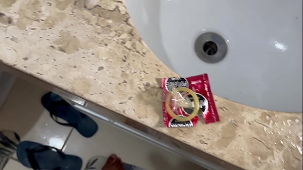 Image Peguei minha amiga magrinha no banho e ela pediu rola no cuzinho | Mih Ninfetinha Sem camisinha