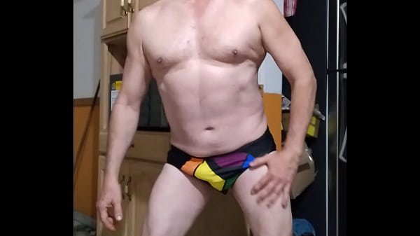 Image Baile striptease de hombre hasta el desnudo.