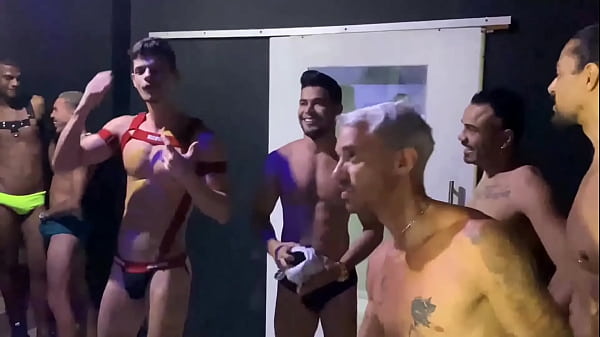 Image Festinha rolou muito sexo bareback . A putaria rola solta &eacute_ pica no cu e leite a rodo.