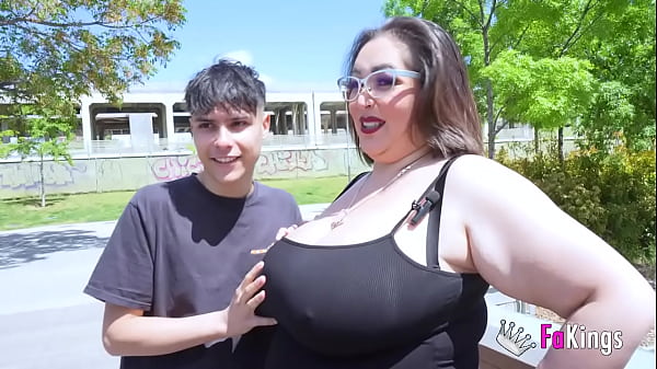 Image Ultimate BIG TITS poll: BBW MILF Mae Quira questions randoms at the street