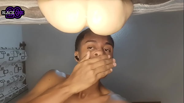 Image El joven atl&eacute_tico de polla de 20 cm necesita correrse as&iacute_ que utiliza el ojete de su Fleshlight