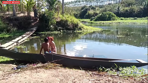 Image DENTRO DO BARCO ABANDONADO E ENCIMA DA PONTE