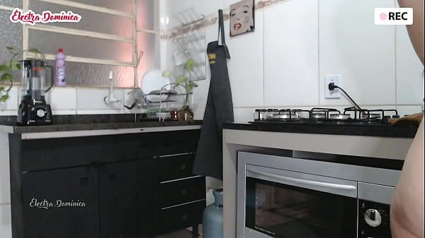 Image Contratei essa empregada e ela ficou pelada para limpar a minha casa, que safada, eu n&atilde_o me aguentei