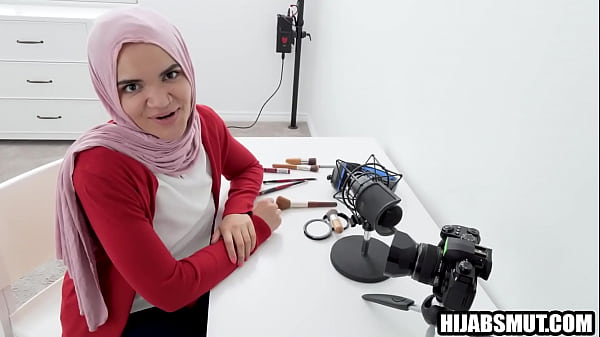 Image Arab stepsister bribing stepbrother with her pussy
