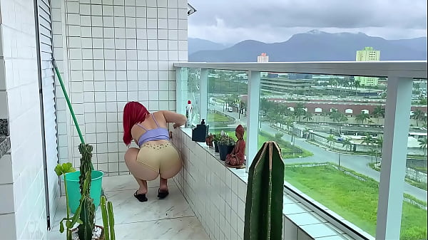 Image Essa empregada veio com esse shortinho para me provocar, ela tem a bunda mais linda que eu j&aacute_ vi