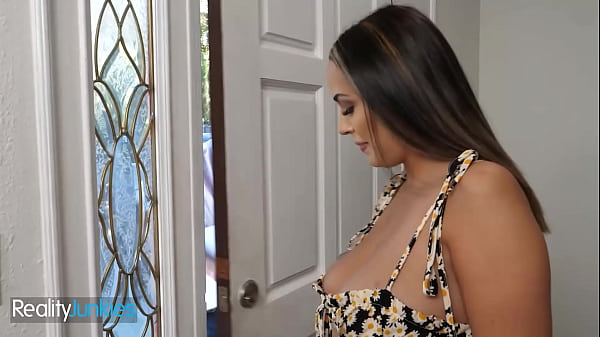 Image Sofi Ryan Shakes Her Big Tits To Let Alex Jett Know That She Is Horny For His Dick - REALITYJUNKIES