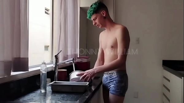 Image Novinho s&oacute_ de cueca se exibindo para os vizinhos