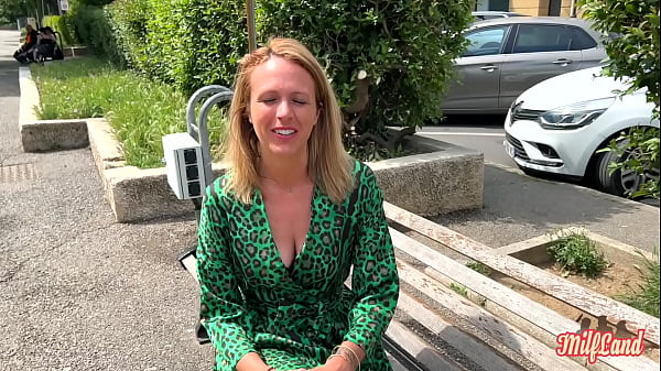Image Julie, blonde coquine, r&eacute_alise l'une de ses envies Part 1