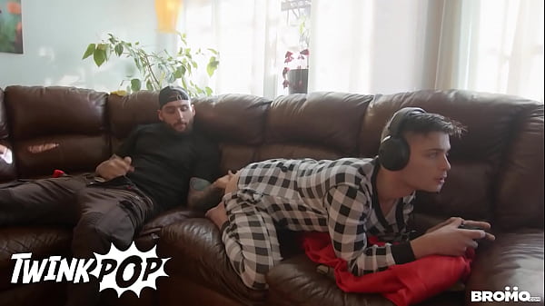 Image Watch This Slutty Gamer Twink Ryan Bailey Get A Hard Pounding By Young Hot Stud Tony D'Angelo - TWINKPOP