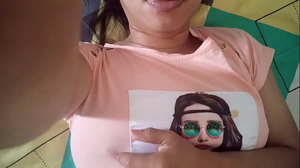 Image SEXY VECINA MUY CALENTONA SE MASTURBA CON EL CO&Ntilde_O ARRECHO QUERIENDO CULIAR Y QUE LE MAMEN LAS TETAS.