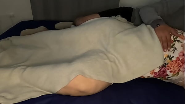 Image Madrastra MILF Culona e hijastro comparten la cama del cornudo mientras no est&aacute_ en casa
