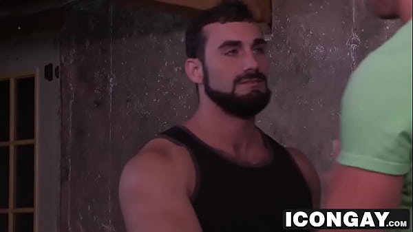 Image Musuclar DILF Jaxton Wheeler piercing this hunks asshole