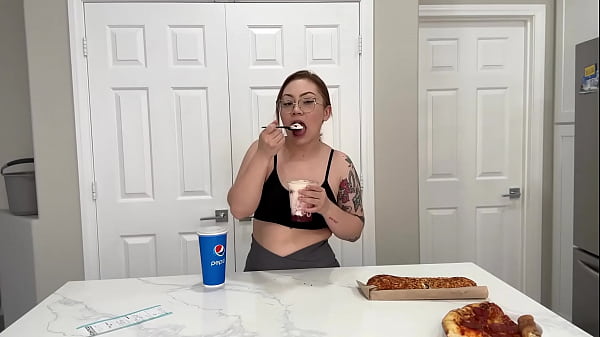 Image Mukbang Costco Food Court