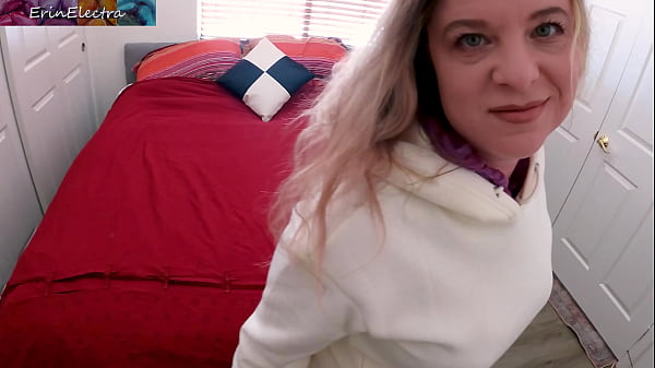 Image Cheating wife takes off the condom gets a creampie