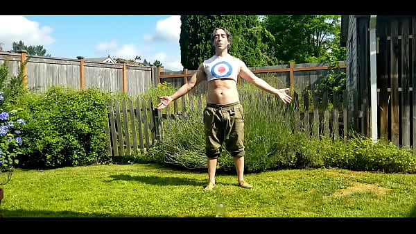 Image Outdoor relaxation with sexy cosplayer Max Shenanigans