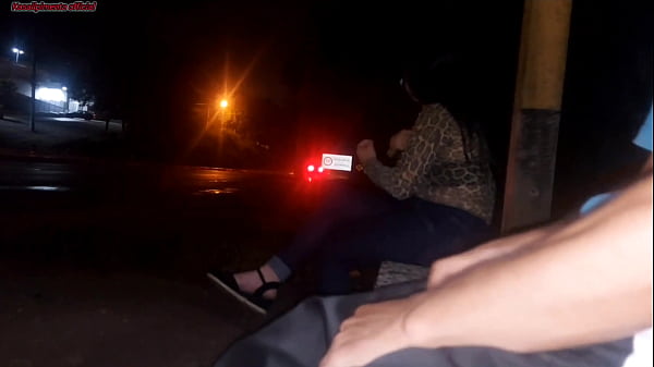 Image S&eacute_rio !! Eu corro o risco de colocar meu pau na frente dessa mulher esperando o &ocirc_nibus ... veja oque ela fez