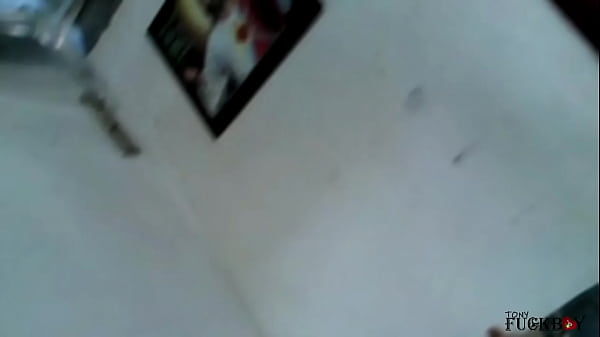 Image Por andar de curiosa termina cogida por el culo... No sabe para qu&eacute_ sirve el lubricante y se lo unta en el hoyo sin imaginar que terminar&iacute_a dando unos SENTONES. Porno Casero Mexicano