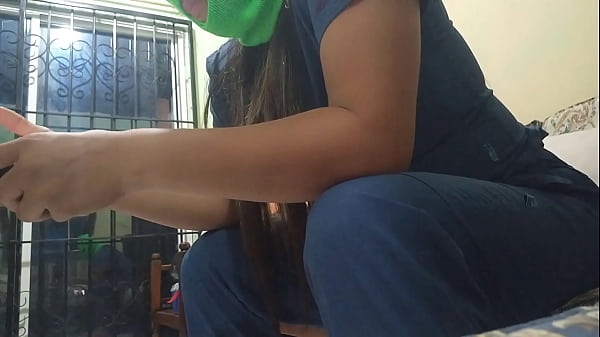 Image Una madrastra madura de culo regordete y grandes tetas se masturba en casa sobre el sofa. &iquest_Quieres follarla? PAWG. ASMR. BBW. fetiche aficionado. 1