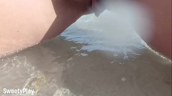 Image Shaved pussy peeing on public beach