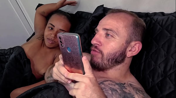 Image Casal de an&otilde_es ligaram para contratar uma puta pra fazer um menage