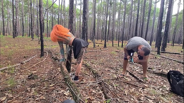 Image Ruiva gostosa fazendo exibicionismo na trilha que acaba em sexo ao ar livre ** Completo no RED