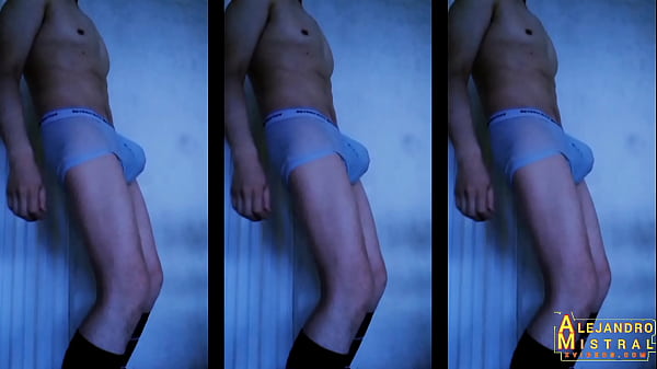 Image ALEJANDRO MISTRAL se quita la ropa dejandose los calzoncillos para mojarse y sobarse por encima la verga erecta y los testiculos