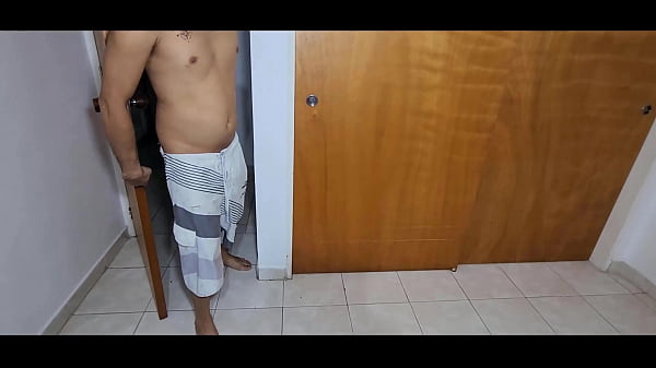 Image Hijastra teniendo sexo con el esposo de su madrastra, esposo infiel busca el agujero de su hijastra morena