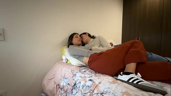 Image La novia lesbiana rubia de mi mejor amigo sabe como consolarme