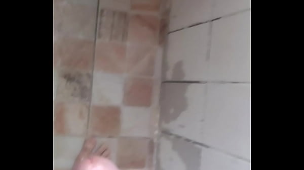 Image Cumming on my leg