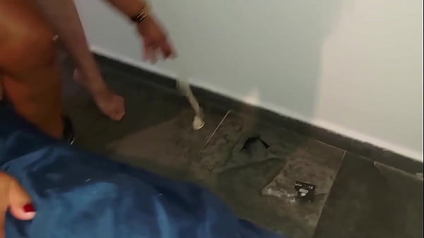 Image Ganhando nota na faculdade - Mamando o professor de matem&aacute_tica com amiga pra passar de ano