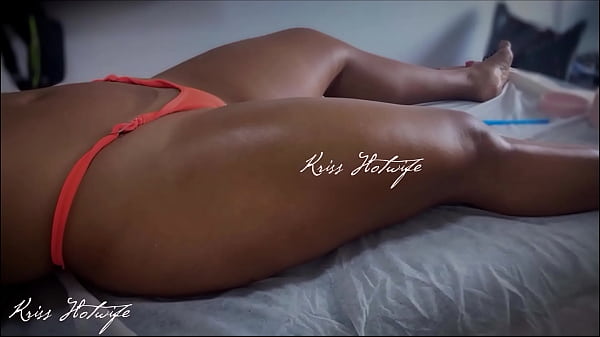 Image Puta Casada fazendo massagem com os peitos de fora e usando um biquini que mal cobre a buceta