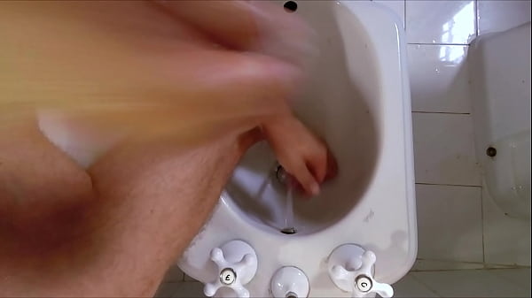 Image GG Pissing, washing my cock and feet in my Bidet