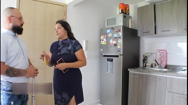Image Alquilo un airbnb con la zorra de mi madrastra y termono follandomela a cambio de masturbarme antes de dormir - Creampie - Porno en Espa&ntilde_ol