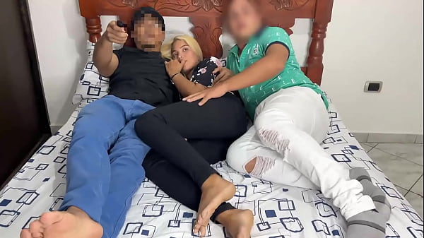 Image Noche de Pelicula junto a mi Mejor Amigo y su Hermosa Novia NTR Me Cojo a la Novia
