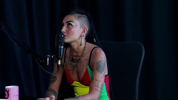 Image J&aacute_ pediram um fetiche com cachorro, acha errado a divis&atilde_o de atriz/criadora e &eacute_ liberal - Caroleta Roots & Bruna Carlos (SHEER/RED)