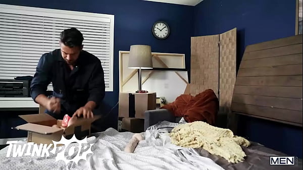 Image Watch Professional Mover Dante Colle Help Nate Grimes' By Drilling His Hole With His Hard Cock - TWINKPOP