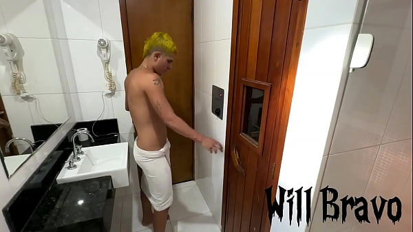 Image Fizemos uma putaria gostosa com o h&eacute_tero e a travesti dotada