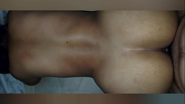 Image Morena le gusta coger en sus d&iacute_as!! Hermanastro cachondo se mete a la habitaci&oacute_n de su hermanastra mientras ella descansa!!! La cojo duro y profundo de perrito!!