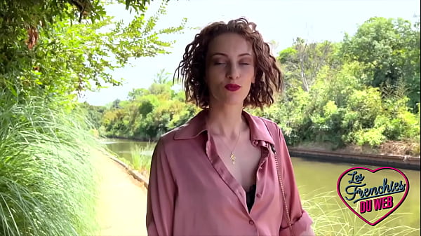Image Stella rencontre Ashley pour une baise torride