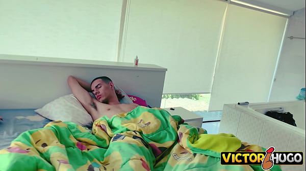 Image Fodendo minha namorada peituda na cama