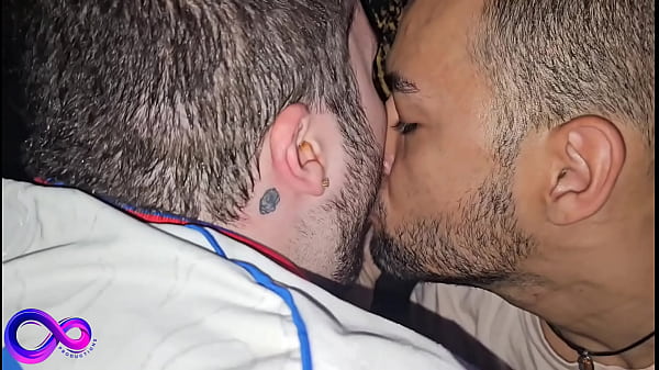Image CABINE DE UM BAR DO SEXO COM TRES HOMENS CURTINDO O SEXO AS ESCURAS - FULL ON SHEER