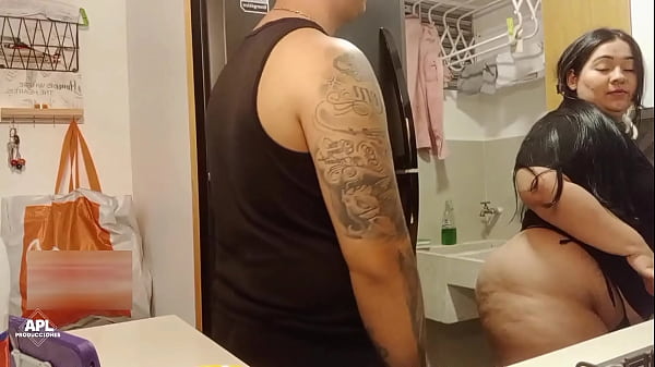 Image Te imaginas llegar a tu casa y ver a tu madrastra con su culazo desnudo? pues yo le meto la verga a la mia y la lleno de leche