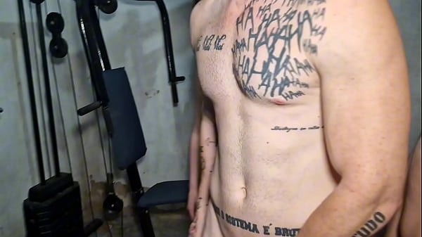 Image personal safado fode no pelo com os meios-irm&atilde_os dentro da academia